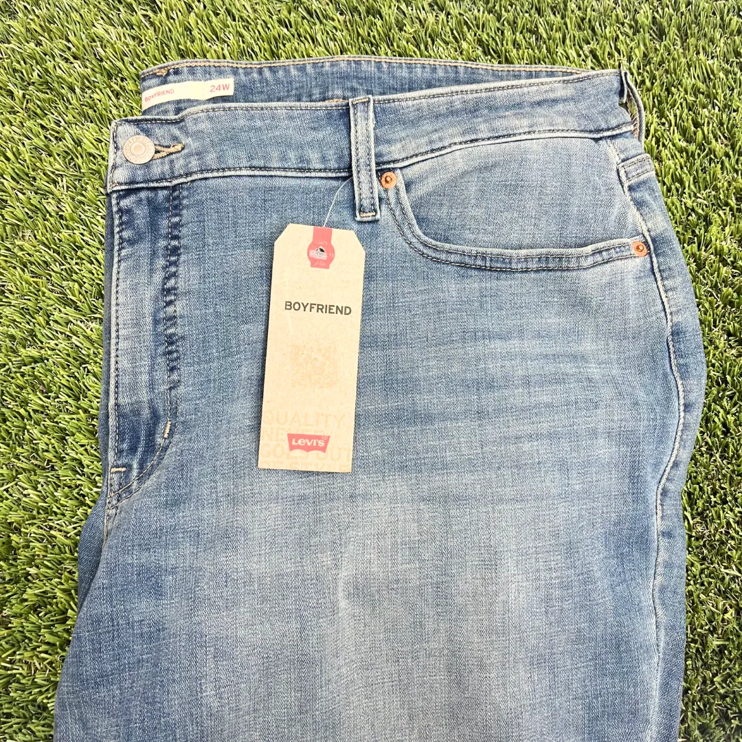 Levi's BOYFRIEND WOMEN'S JEANS (PLUS SIZE 24W)